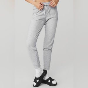 Alo Muse Sweatpants in Athletic Heather Grey XS